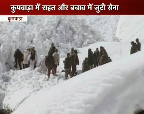 जानलेवा बनी बर्फबारी | बर्फबारी के बीच 'जय माता दी'