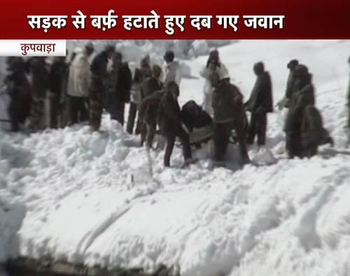 जानलेवा बनी बर्फबारी | बर्फबारी के बीच 'जय माता दी'