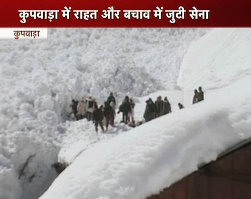 जानलेवा बनी बर्फबारी | बर्फबारी के बीच 'जय माता दी'