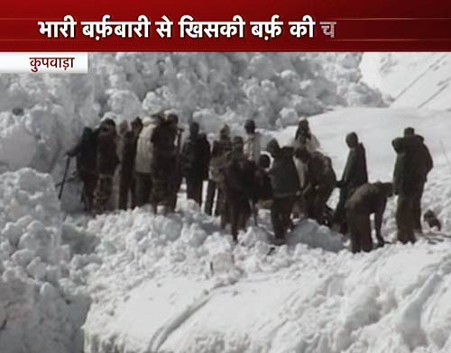 जानलेवा बनी बर्फबारी | बर्फबारी के बीच 'जय माता दी'