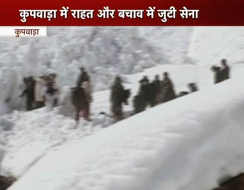 जानलेवा बनी बर्फबारी | बर्फबारी के बीच 'जय माता दी'