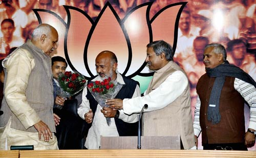 4 जनवरी 2012: तस्‍वीरों में देखें दिनभर की बड़ी खबरें | पढ़ें