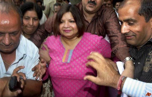 10 जनवरी 2012: तस्‍वीरों में देखें दिनभर की बड़ी खबरें | पढ़ें