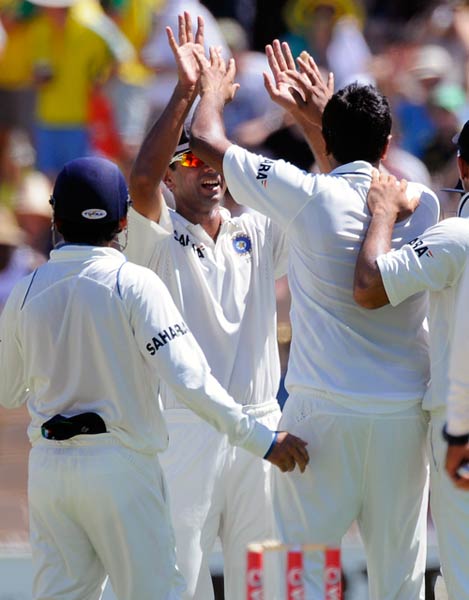 एडिलेड टेस्टः पोंटिंग-क्लार्क का 'हल्लाबोल'  | सचिन पर विशेष