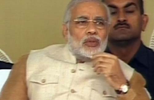 गोधरा में एक दिन के उपवास पर बैठे मोदी | वीडियो