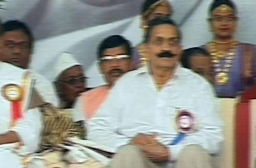 गोधरा में एक दिन के उपवास पर बैठे मोदी | वीडियो