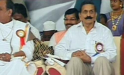 गोधरा में एक दिन के उपवास पर बैठे मोदी | वीडियो