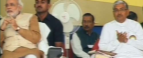 गोधरा में एक दिन के उपवास पर बैठे मोदी | वीडियो