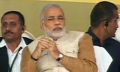 गोधरा में एक दिन के उपवास पर बैठे मोदी | वीडियो