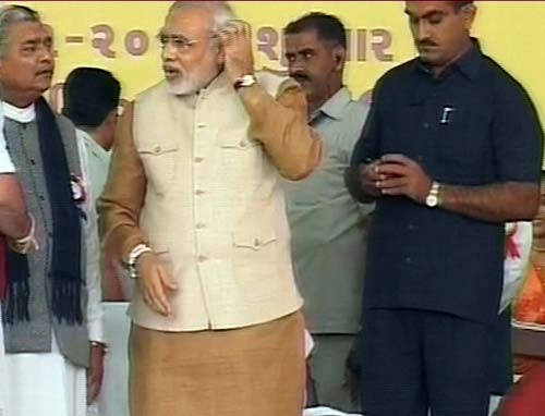 गोधरा में एक दिन के उपवास पर बैठे मोदी | वीडियो