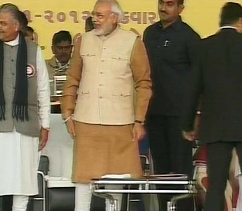 गोधरा में एक दिन के उपवास पर बैठे मोदी | वीडियो