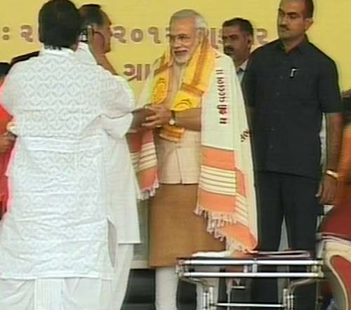 गोधरा में एक दिन के उपवास पर बैठे मोदी | वीडियो