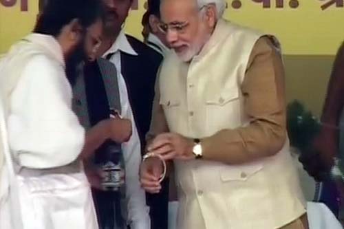 गोधरा में एक दिन के उपवास पर बैठे मोदी | वीडियो