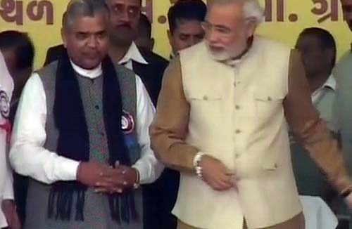 गोधरा में एक दिन के उपवास पर बैठे मोदी | वीडियो