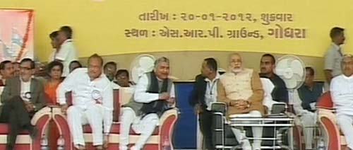 गोधरा में एक दिन के उपवास पर बैठे मोदी | वीडियो