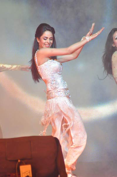 देखें किन हसीनाओं ने लगाए नए साल पर ठुमके | स्टाइलिश हसीनाएं