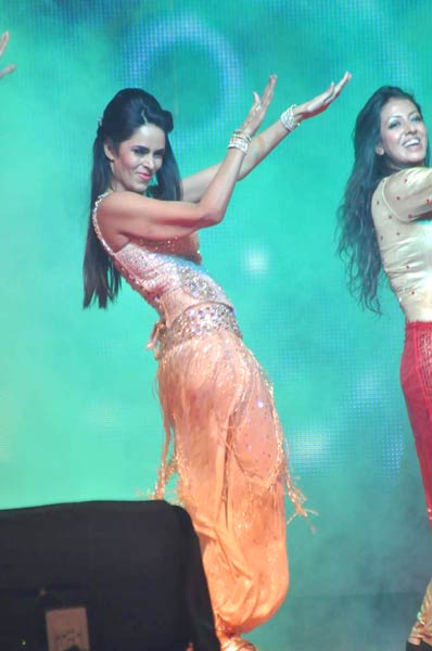 देखें किन हसीनाओं ने लगाए नए साल पर ठुमके | स्टाइलिश हसीनाएं