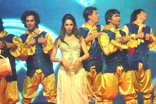 देखें किन हसीनाओं ने लगाए नए साल पर ठुमके | स्टाइलिश हसीनाएं