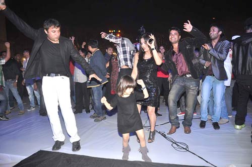 देखें किन हसीनाओं ने लगाए नए साल पर ठुमके | स्टाइलिश हसीनाएं