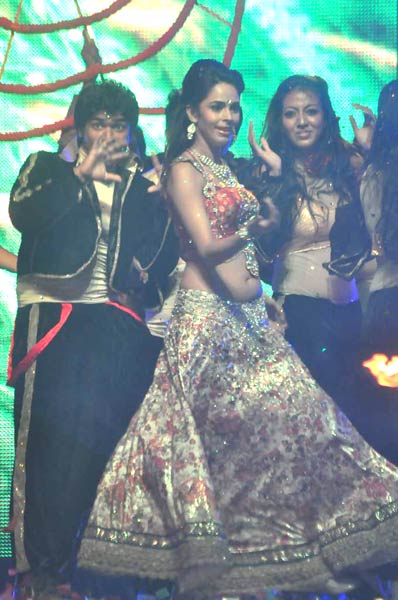 देखें किन हसीनाओं ने लगाए नए साल पर ठुमके | स्टाइलिश हसीनाएं