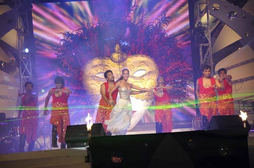 देखें किन हसीनाओं ने लगाए नए साल पर ठुमके | स्टाइलिश हसीनाएं