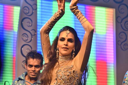 देखें किन हसीनाओं ने लगाए नए साल पर ठुमके | स्टाइलिश हसीनाएं