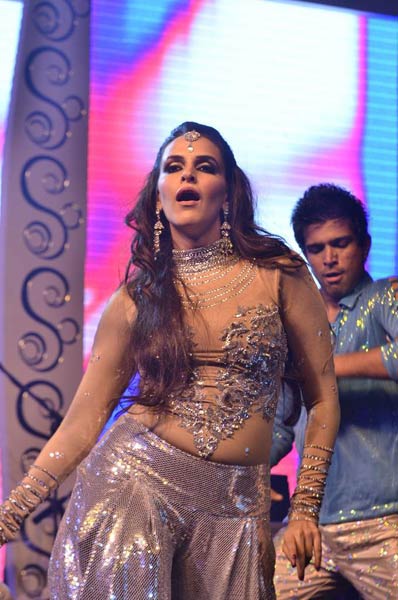 देखें किन हसीनाओं ने लगाए नए साल पर ठुमके | स्टाइलिश हसीनाएं