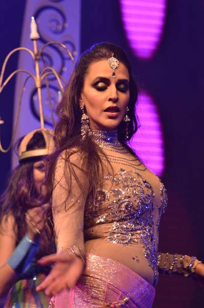 देखें किन हसीनाओं ने लगाए नए साल पर ठुमके | स्टाइलिश हसीनाएं