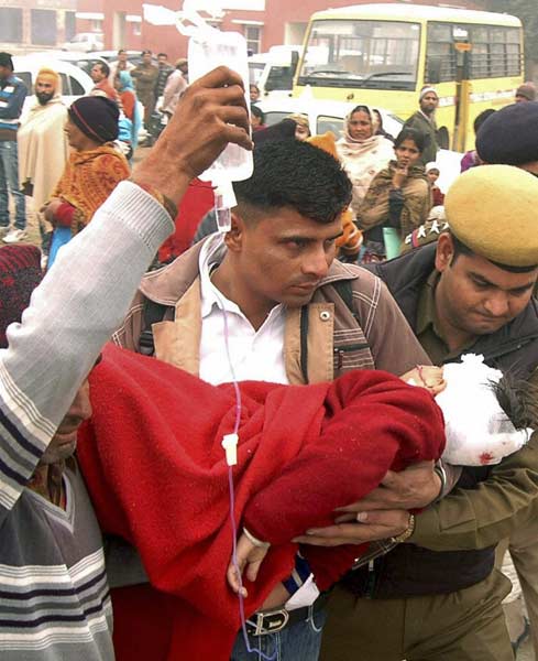 2 जनवरी 2012: तस्‍वीरों में देखें दिनभर की बड़ी खबरें | पढ़ें