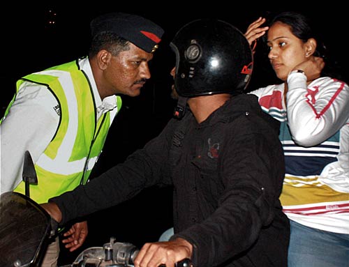 1 जनवरी 2012: तस्‍वीरों में देखें दिनभर की बड़ी खबरें | पढ़ें