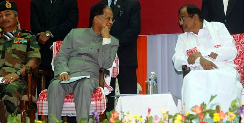 पूर्वोत्तर में 1855 उग्रवादियों का आत्‍मसमर्पण