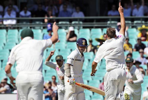 सिडनी टेस्टः भारतीय बल्लेबाजों का आत्मसमर्पण