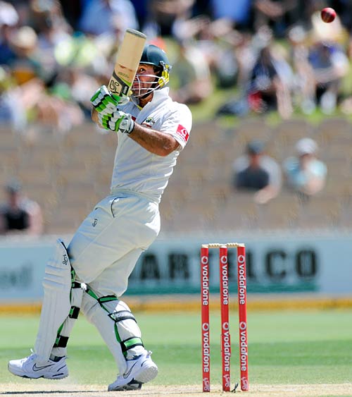 एडिलेड टेस्ट में हार के कगार पर टीम इंडिया | सचिन पर विशेष