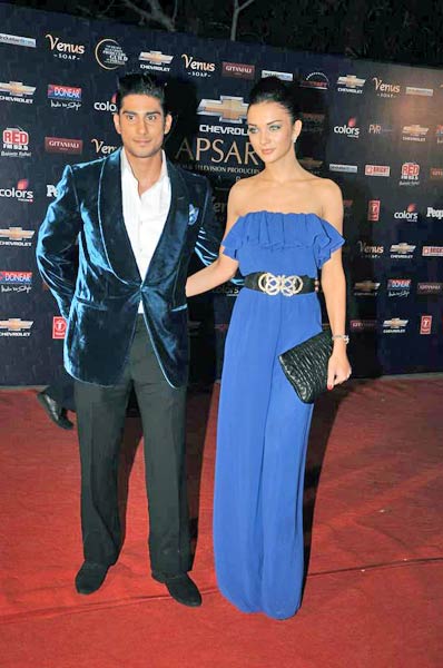 सितारों से सजा अप्सरा अवार्ड समारोह | जिस्‍म दिखाने की होड