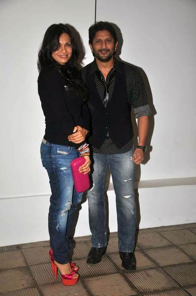 रितेश-जेनेलिया के लिए दी गई पार्टी  | बोल्‍ड होती बालाएं