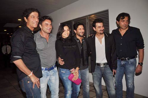 रितेश-जेनेलिया के लिए दी गई पार्टी  | बोल्‍ड होती बालाएं