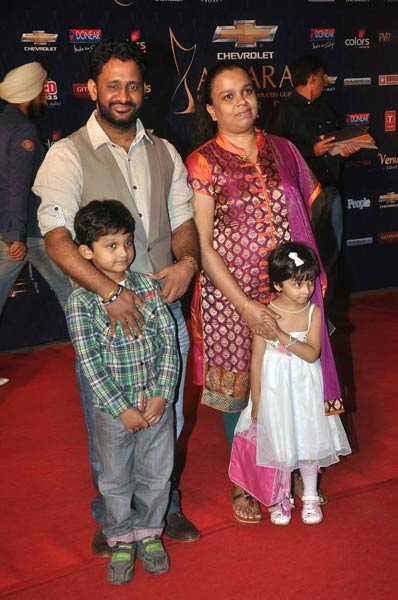 सितारों से सजा अप्सरा अवार्ड समारोह | जिस्‍म दिखाने की होड