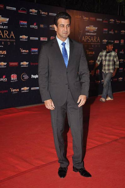 सितारों से सजा अप्सरा अवार्ड समारोह | जिस्‍म दिखाने की होड