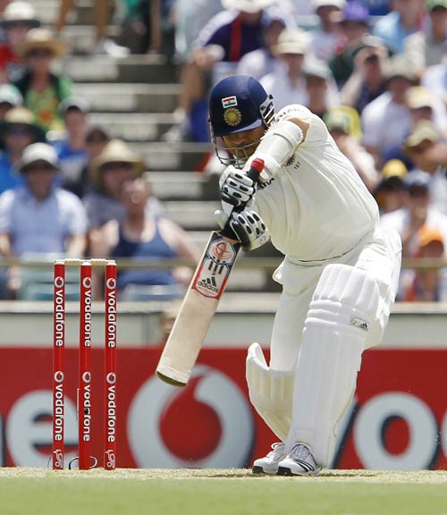 वार्नर के विस्फोट से टीम इंडिया पस्त | सचिन पर विशेष