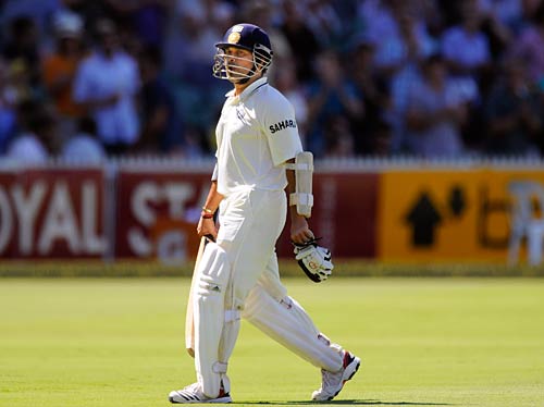 एडिलेड टेस्ट में हार के कगार पर टीम इंडिया | सचिन पर विशेष