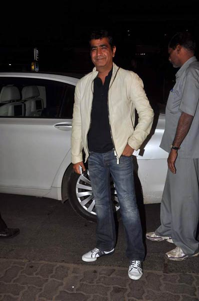 'अग्निपथ' की सक्सेस पार्टी में सितारे | शाहरुख की बदमाशियां