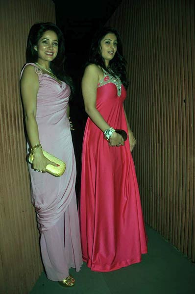 'अग्निपथ' की सक्सेस पार्टी में सितारे | शाहरुख की बदमाशियां