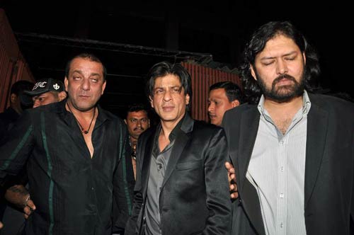 'अग्निपथ' की सक्सेस पार्टी में सितारे | शाहरुख की बदमाशियां