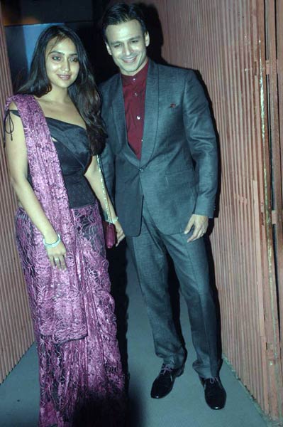 'अग्निपथ' की सक्सेस पार्टी में सितारे | शाहरुख की बदमाशियां