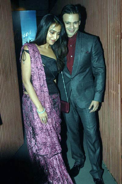 'अग्निपथ' की सक्सेस पार्टी में सितारे | शाहरुख की बदमाशियां