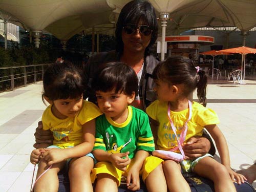 फराह खान के पति को किंग खान ने पीटा