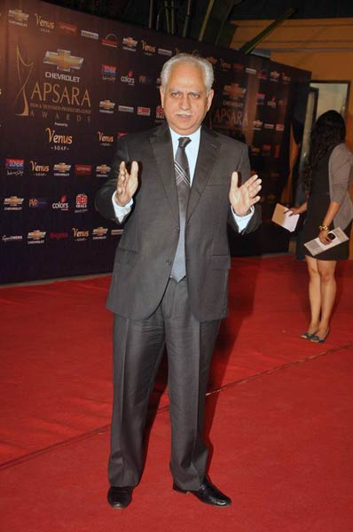 सितारों से सजा अप्सरा अवार्ड समारोह | जिस्‍म दिखाने की होड