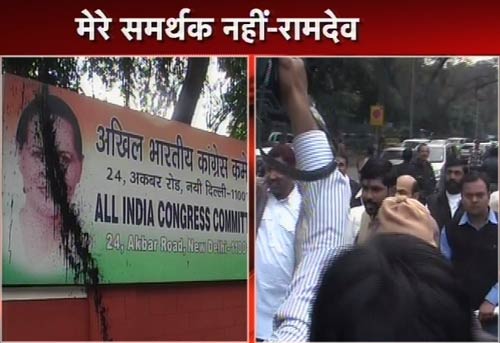 यूपीए प्रमुख सोनिया गांधी के पोस्‍टर पर फेंकी कालिख