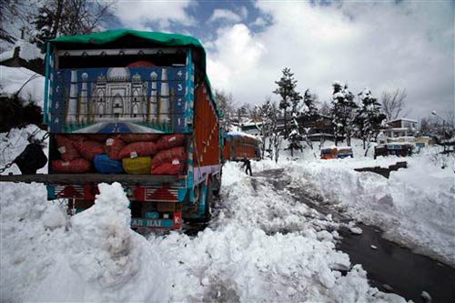 जम्‍मू-कश्‍मीर में ऐसी बर्फबारी कभी देखी है...