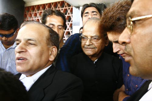 06 जनवरी 2012: तस्‍वीरों में देखें दिनभर की बड़ी खबरें | पढ़ें